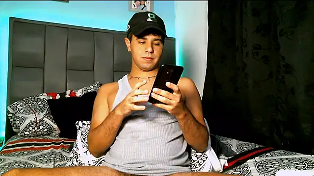 Snapshot of beautiful_james chatting on 12-25-24, 10:48 beautiful james online show from 12-25-24, 10:48