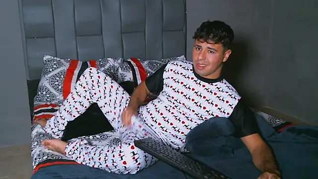 Snapshot of beautiful_james chatting on 01-31-25, 02:37 beautiful james online show from 01-31-25, 02:37