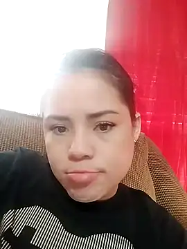 Snapshot of shortygirl29 chatting on 12-28-24, 07:01 shortygirl29 online show from 12-28-24, 07:01