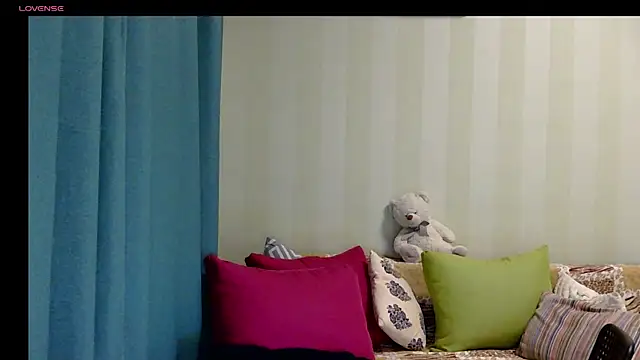 LilyXSky online show from 11-28-25, 04:31