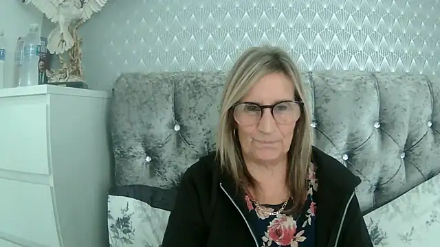Additive Mature Linda online show from 09-17-25, 01:13