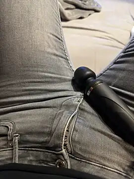 Ana-05 online show from 10-16-25, 06:09