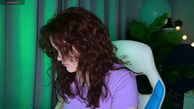 Snapshot of EnnySunrise chatting on 11-19-25, 06:52 EnnySunrise online show from 11-19-25, 06:52