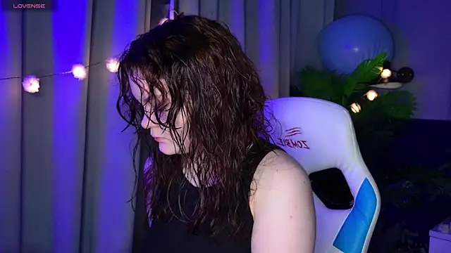 Snapshot of EnnySunrise chatting on 11-26-25, 06:53 EnnySunrise online show from 11-26-25, 06:53