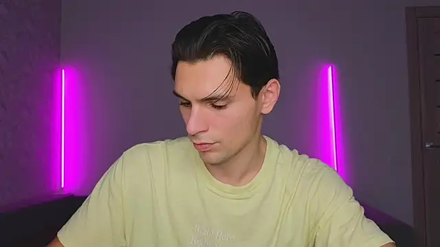 Snapshot of denlover1 chatting on 02-18-26, 01:29 denlover1 online show from 02-18-26, 01:29