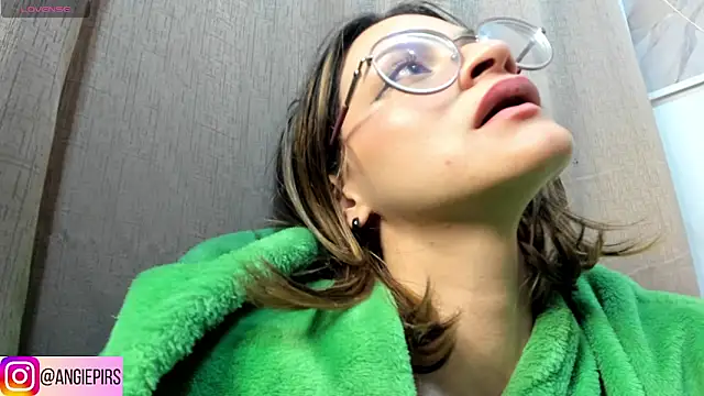 Angie Pirss online show from 01-31-25, 01:43