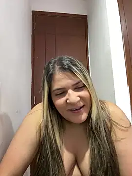 Snapshot of shantal_smith9 chatting on 10-16-25, 03:18 shantal smith9 online show from 10-16-25, 03:18