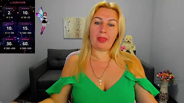 Lili Crossi online show from 09-16-25, 05:41