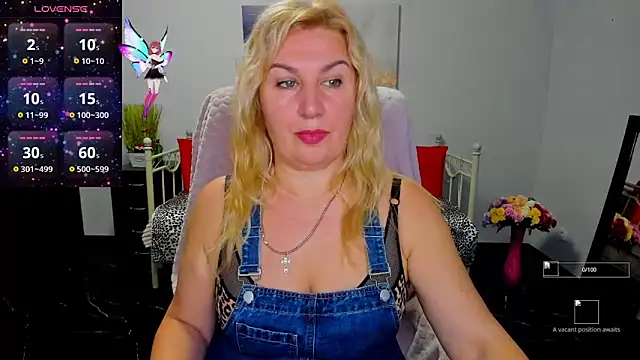 Lili Crossi online show from 10-04-25, 05:27