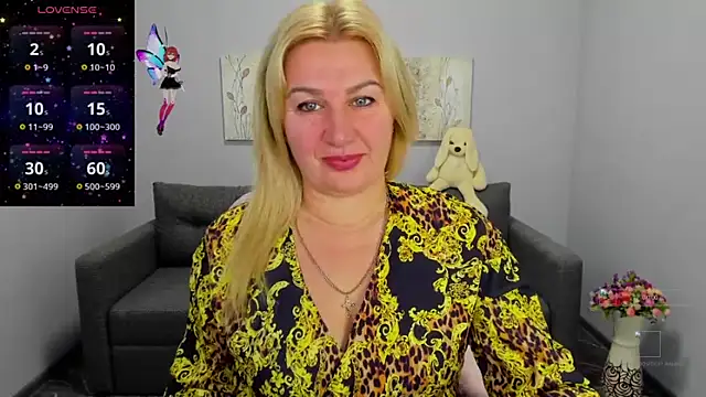 Lili Crossi online show from 10-13-25, 05:51