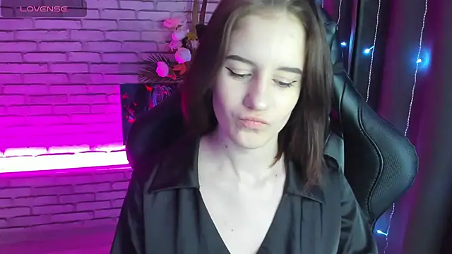 Snapshot of Tonya_Gray chatting on 12-20-24, 11:37 Tonya Gray online show from 12-20-24, 11:37