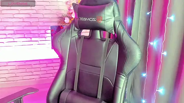 Snapshot of Tonya_Gray chatting on 12-21-24, 05:47 Tonya Gray online show from 12-21-24, 05:47