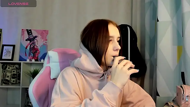 Snapshot of Tonya_Gray chatting on 12-26-24, 10:31 Tonya Gray online show from 12-26-24, 10:31