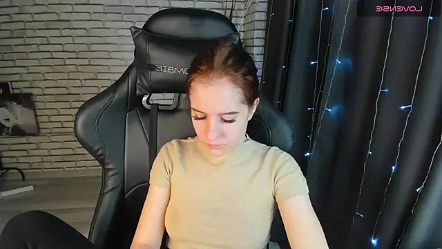 Snapshot of Tonya_Gray chatting on 12-28-24, 04:19 Tonya Gray online show from 12-28-24, 04:19