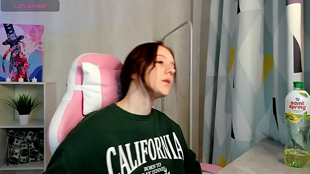 Snapshot of Tonya_Gray chatting on 12-29-24, 12:09 Tonya Gray online show from 12-29-24, 12:09