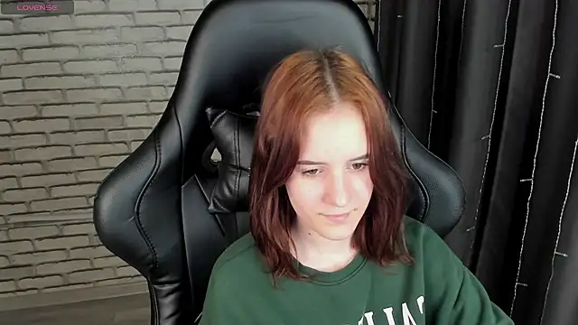 Snapshot of Tonya_Gray chatting on 02-17-25, 02:37 Tonya Gray online show from 02-17-25, 02:37