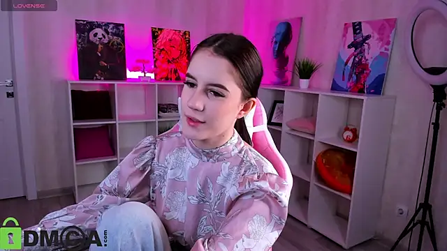 Snapshot of Tonya_Gray chatting on 11-30-25, 01:09 Tonya Gray online show from 11-30-25, 01:09