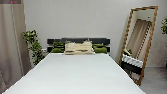 Snapshot of Miss_you_kiss chatting on 01-02-25, 08:28 Miss you kiss online show from 01-02-25, 08:28