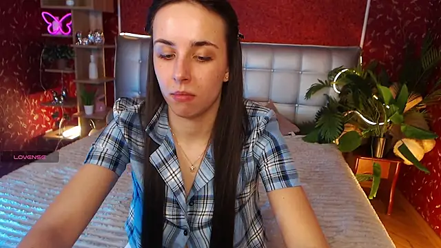 AuroraAksnesss online show from 02-11-25, 03:18