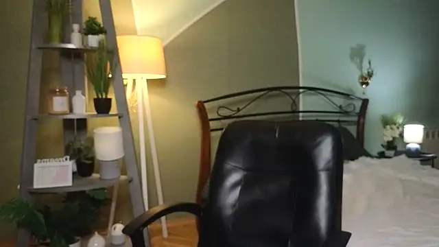 AuroraAksnesss online show from 03-06-25, 04:17