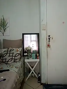 NunuBerry16 online show from 10-18-25, 12:06