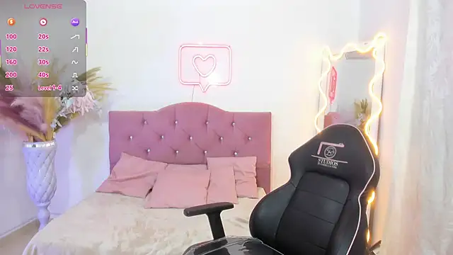 Snapshot of kendra_tay chatting on 11-28-25, 03:31 kendra tay online show from 11-28-25, 03:31