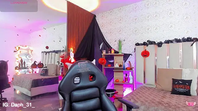 Daphnne tay online show from 10-23-25, 07:23