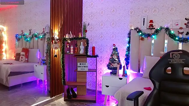 Daphnne tay online show from 11-29-25, 03:42