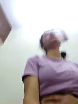 Snapshot of Aleena_Rai chatting on 03-05-25, 07:17 Aleena Rai online show from 03-05-25, 07:17