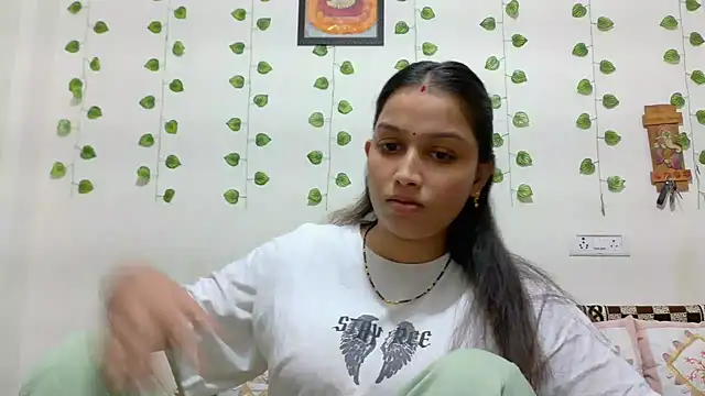Snapshot of Aleena_Rai chatting on 11-14-25, 06:06 Aleena Rai online show from 11-14-25, 06:06