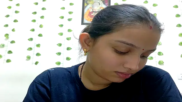 Snapshot of Aleena_Rai chatting on 11-16-25, 07:30 Aleena Rai online show from 11-16-25, 07:30