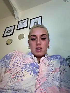 Snapshot of Barbie_26 chatting on 01-12-25, 08:36 Barbie 26 online show from 01-12-25, 08:36