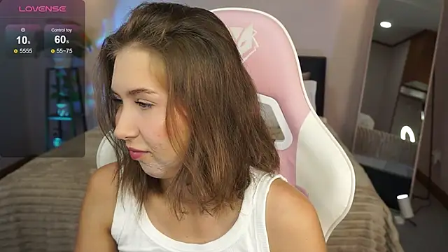 Snapshot of LinaSiren chatting on 12-14-24, 03:18 LinaSiren online show from 12-14-24, 03:18