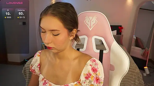 Snapshot of LinaSiren chatting on 12-28-24, 03:15 LinaSiren online show from 12-28-24, 03:15