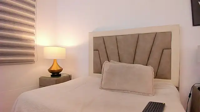 Snapshot of JaneLondon chatting on 01-25-25, 10:51 JaneLondon online show from 01-25-25, 10:51