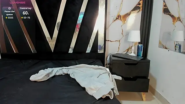 KarinaSimonz online show from 12-18-25, 08:04