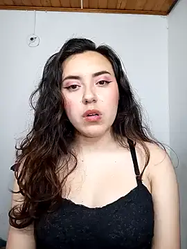 Snapshot of Emi_chik chatting on 12-05-24, 04:20 Emi chik online show from 12-05-24, 04:20