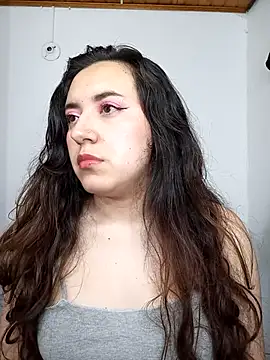 Snapshot of Emi_chik chatting on 12-19-24, 02:23 Emi chik online show from 12-19-24, 02:23