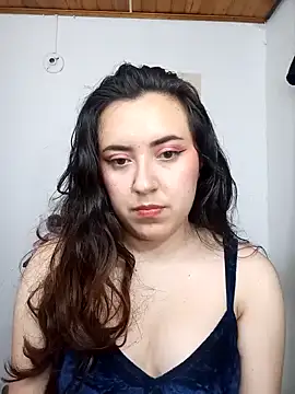Snapshot of Emi_chik chatting on 12-20-24, 02:08 Emi chik online show from 12-20-24, 02:08