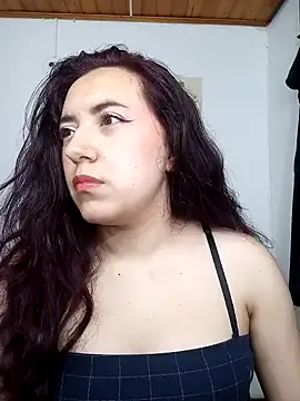 Snapshot of Emi_chik chatting on 12-27-24, 10:55 Emi chik online show from 12-27-24, 10:55