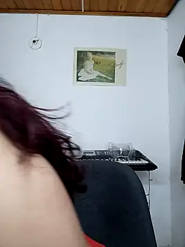 Snapshot of Emi_chik chatting on 01-03-25, 10:52 Emi chik online show from 01-03-25, 10:52