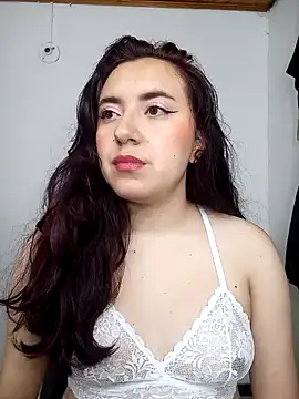 Snapshot of Emi_chik chatting on 01-04-25, 11:00 Emi chik online show from 01-04-25, 11:00