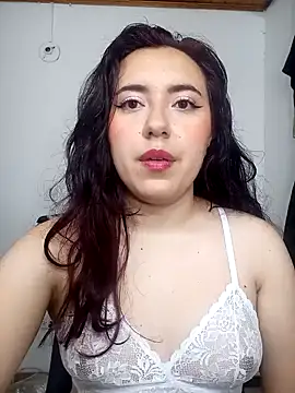 Snapshot of Emi_chik chatting on 01-05-25, 02:06 Emi chik online show from 01-05-25, 02:06
