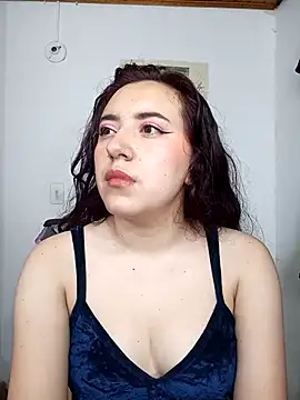 Snapshot of Emi_chik chatting on 01-11-25, 02:52 Emi chik online show from 01-11-25, 02:52