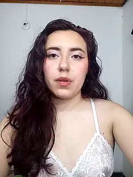 Snapshot of Emi_chik chatting on 01-11-25, 10:51 Emi chik online show from 01-11-25, 10:51