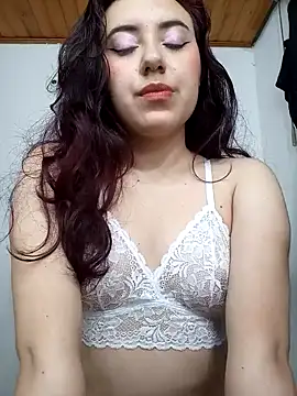 Snapshot of Emi_chik chatting on 01-12-25, 02:56 Emi chik online show from 01-12-25, 02:56