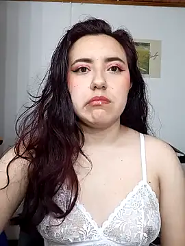 Snapshot of Emi_chik chatting on 01-19-25, 11:01 Emi chik online show from 01-19-25, 11:01