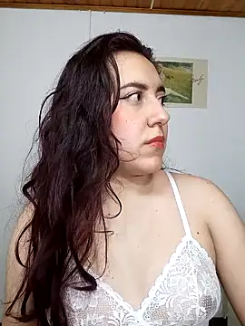 Snapshot of Emi_chik chatting on 02-02-25, 02:27 Emi chik online show from 02-02-25, 02:27