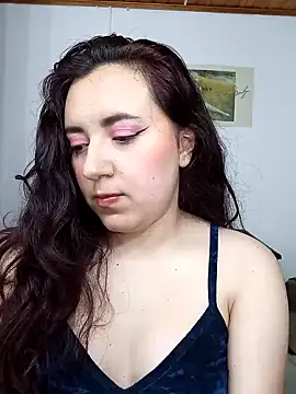 Snapshot of Emi_chik chatting on 02-14-25, 04:58 Emi chik online show from 02-14-25, 04:58
