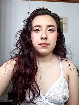 Snapshot of Emi_chik chatting on 03-08-25, 04:45 Emi chik online show from 03-08-25, 04:45